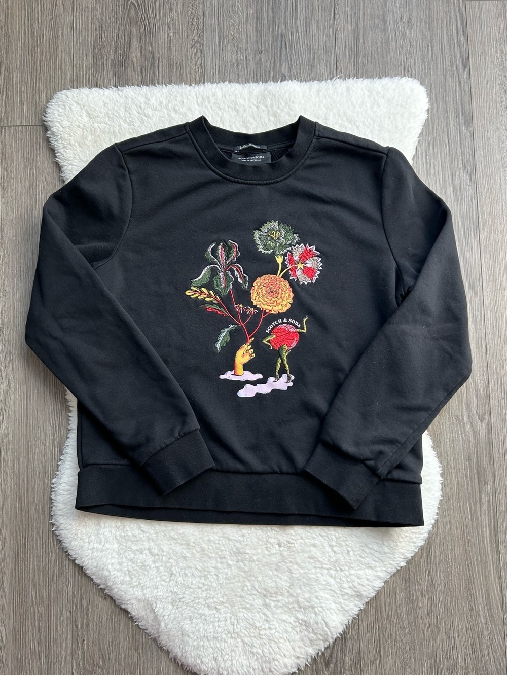 Scotch & Soda Black Crewneck Floral Embroidered Sweatshirt